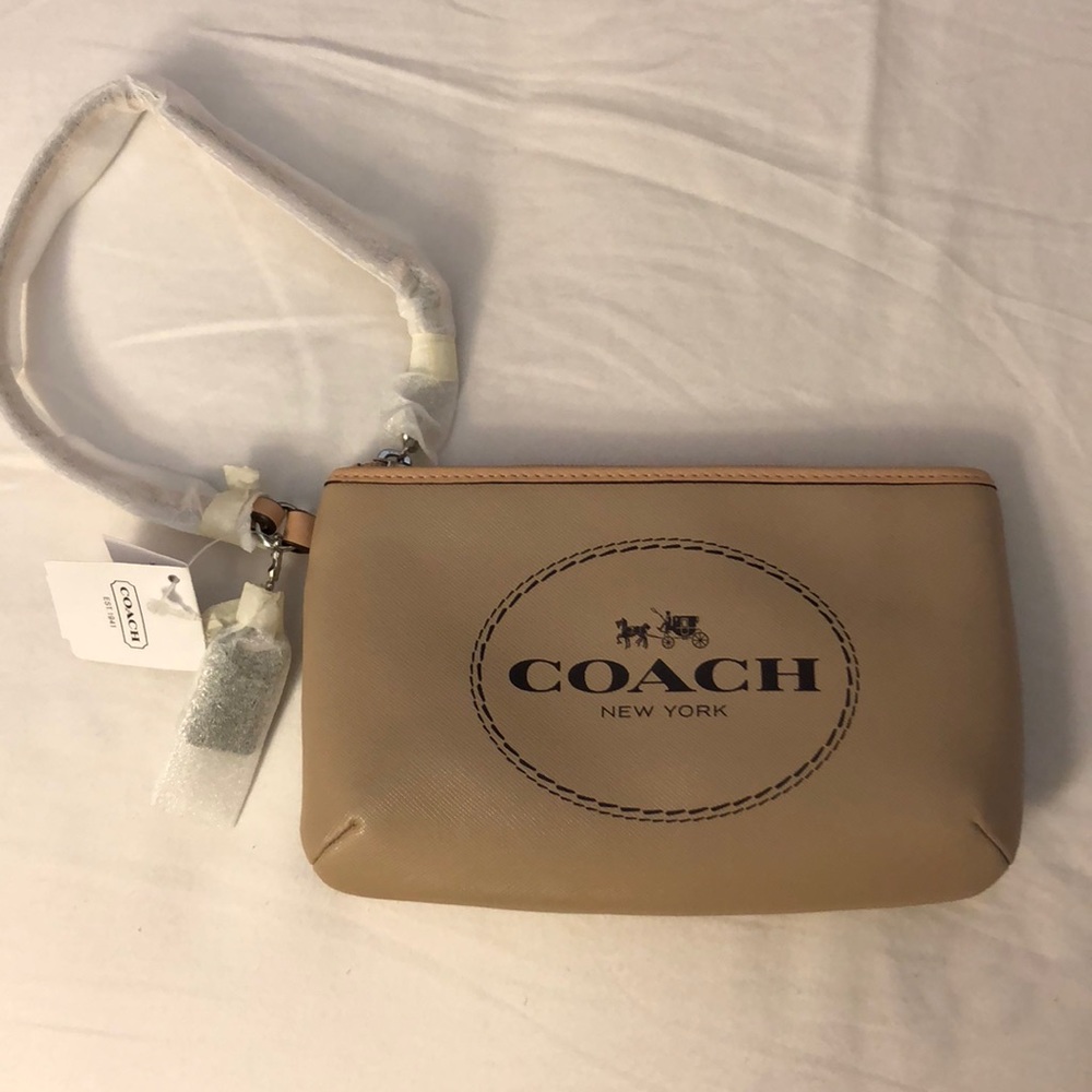 COACH: light khaki wristlet
